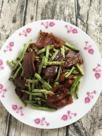 豇豆炒腊肉的做法步骤12