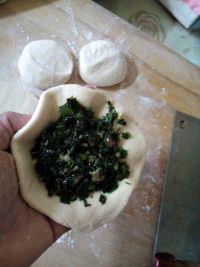 荠菜盒子的做法步骤9