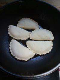 荠菜盒子的做法步骤11