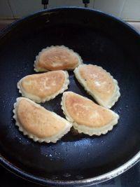 荠菜盒子的做法步骤13