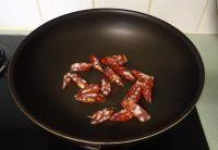 腊肠炒苤蓝的做法步骤3