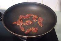 腊肠炒苤蓝的做法步骤4