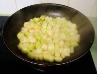 腊肠炒苤蓝的做法步骤7