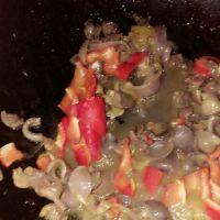 红椒炒鸡胗的做法步骤5