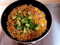 牛油果炒玉米粒的做法步骤6