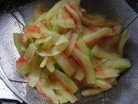 西瓜皮炒海贝的做法步骤1