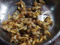 西瓜皮炒海贝的做法步骤3