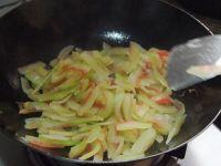 西瓜皮炒海贝的做法步骤4