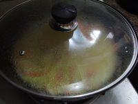 西瓜皮炒海贝的做法步骤5