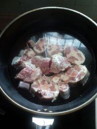 压力锅牛尾汤的做法步骤2