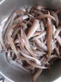 酥炸小海鱼的做法步骤1