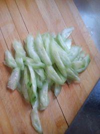 双耳拌黄瓜的做法步骤3