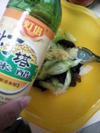 双耳拌黄瓜的做法步骤5