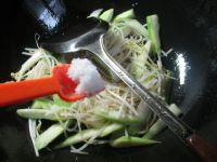 丝瓜炒绿豆芽的做法步骤4