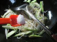 丝瓜炒绿豆芽的做法步骤5
