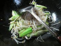 丝瓜炒绿豆芽的做法步骤6