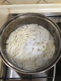 黑豆豉炒肉特色拌面的做法步骤3