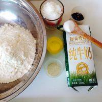 手揉黑芝麻小餐包的做法步骤1