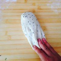 手揉黑芝麻小餐包的做法步骤5