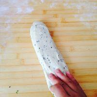 手揉黑芝麻小餐包的做法步骤6