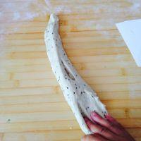 手揉黑芝麻小餐包的做法步骤9