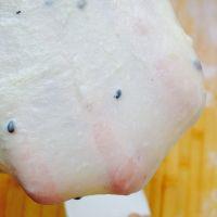 手揉黑芝麻小餐包的做法步骤10