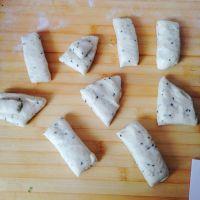 手揉黑芝麻小餐包的做法步骤13