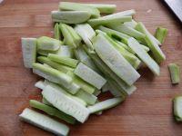 丝瓜鸡蛋乌冬面的做法步骤2