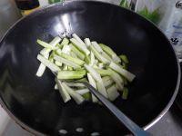 丝瓜鸡蛋乌冬面的做法步骤3