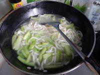 丝瓜鸡蛋乌冬面的做法步骤7