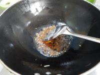 花生米油泼西兰花的做法步骤8