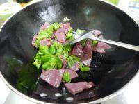青椒炒酱牛肉的做法步骤7