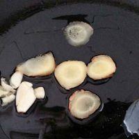 鲜虾小炒的做法步骤5