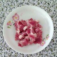 金针菇炒肉的做法步骤2