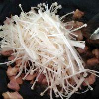 金针菇炒肉的做法步骤4