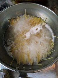 火腿意大利面的做法步骤1
