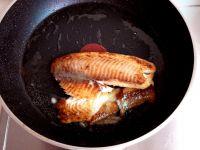 香煎罗非鱼的做法步骤4