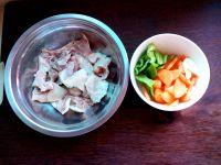 胡萝卜炒肚片的做法步骤1