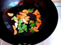 胡萝卜炒肚片的做法步骤3