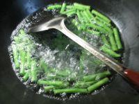 梅豆炒基围虾的做法步骤2