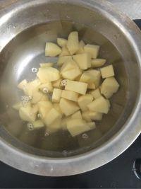 炸土豆的做法步骤2