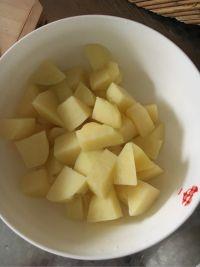 炸土豆的做法步骤3