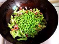 苦瓜炒毛豆的做法步骤5