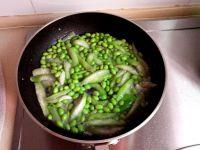 丝瓜炒毛豆的做法步骤4