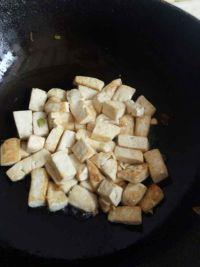 家常青椒豆腐的做法步骤2