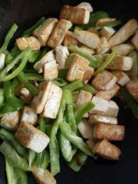 家常青椒豆腐的做法步骤6