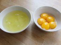 烫面戚风蛋糕卷的做法步骤2