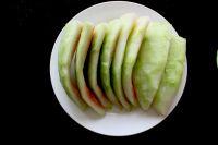 酸笋秒炒西瓜皮的做法步骤5