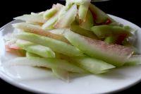 酸笋秒炒西瓜皮的做法步骤6