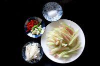 酸笋秒炒西瓜皮的做法步骤8